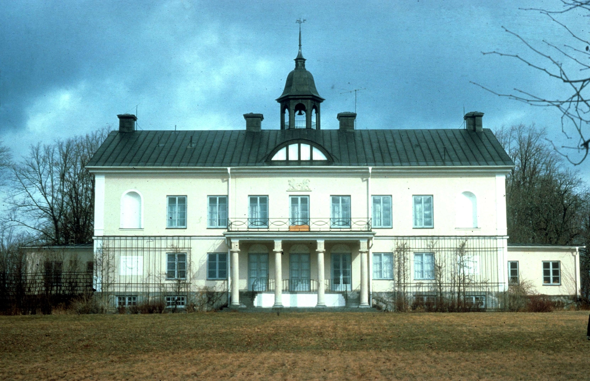 Huvudbyggnaden på Hjulsta säteri, Enköpings-Näs socken, Uppland