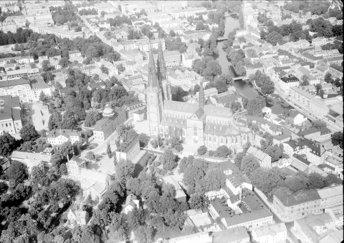 Flygfoto över de centrala delarna av Uppsala 1958