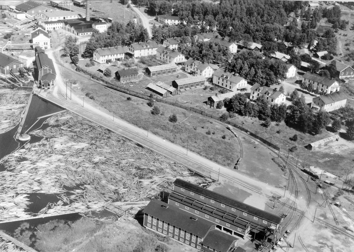 Flygfoto över Skutskär med Skutskärs Bruk, Älvkarleby socken, Uppland 1947