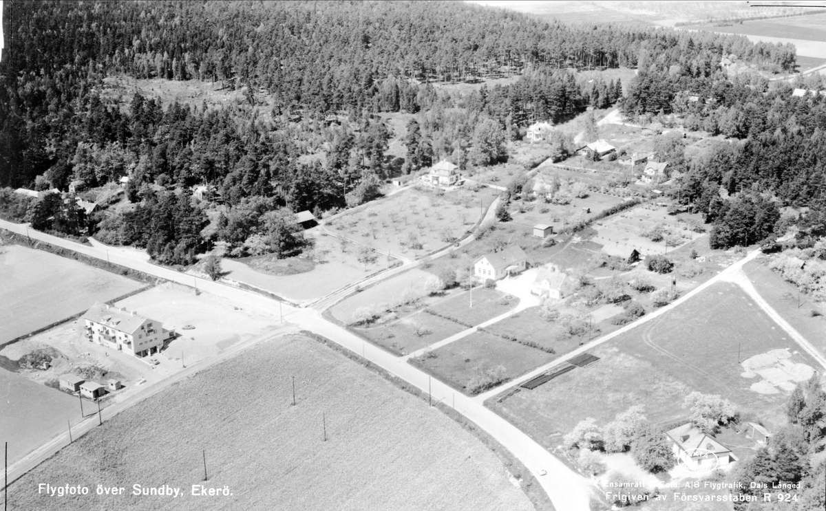 Flygfoto över Sundby, Ekerö socken, Uppland 1955