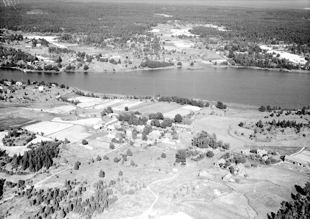 Flygfoto över Fresta, Fresta socken, Uppland 1950