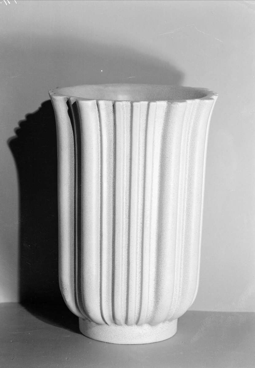 Keramikvas från Upsala-Ekeby AB, Uppsala