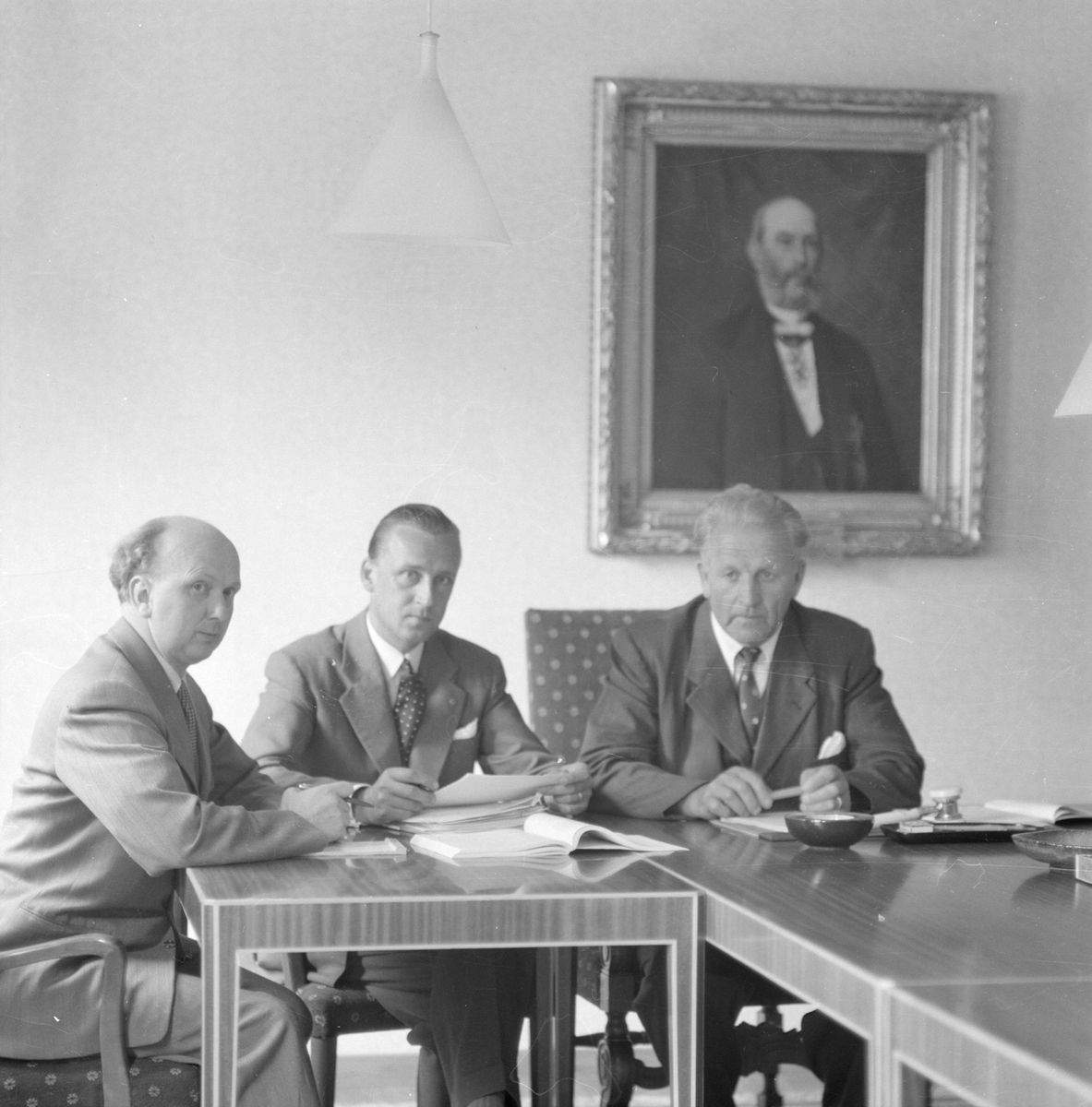 Kanslichef Per Elfvik, landstingsdirektör Lennart Åberg och landstingsmannen Arthur Erik Elmroth, Uppsala