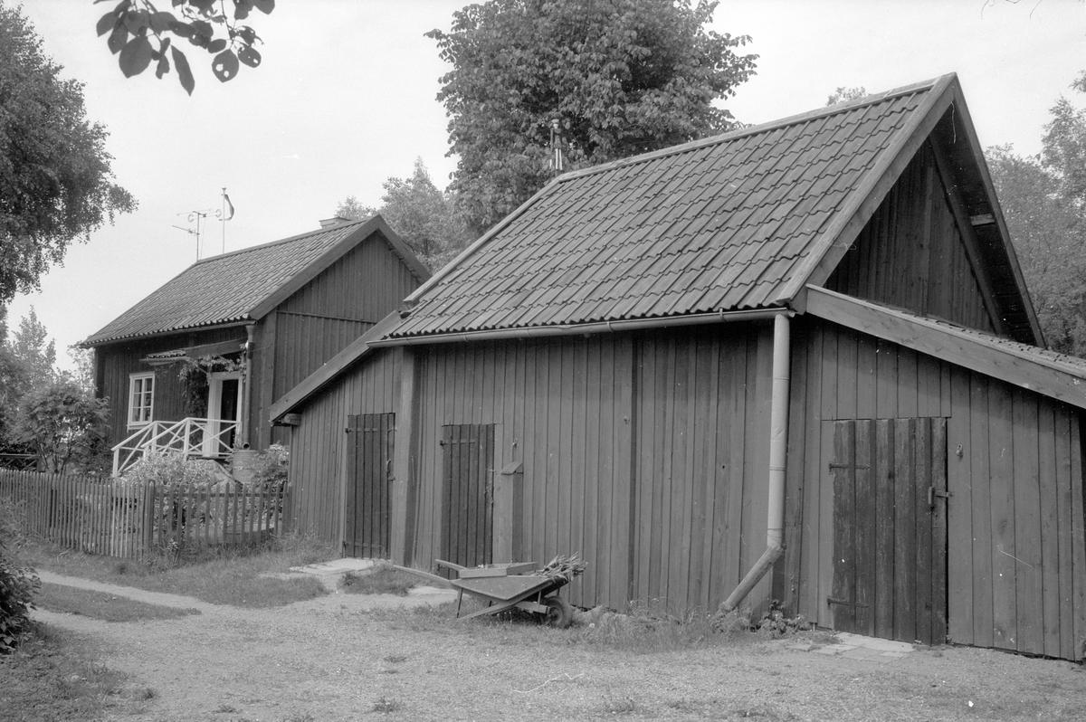 Bod och vedbod, Fullerö 23:27, Ekeby, Gamla Uppsala socken, Uppland 1977