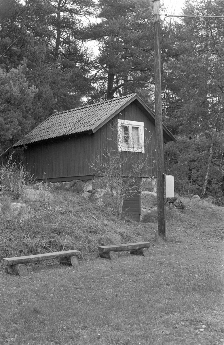 Källarbod, Fyristorpet, Dalby socken, Uppland 1984