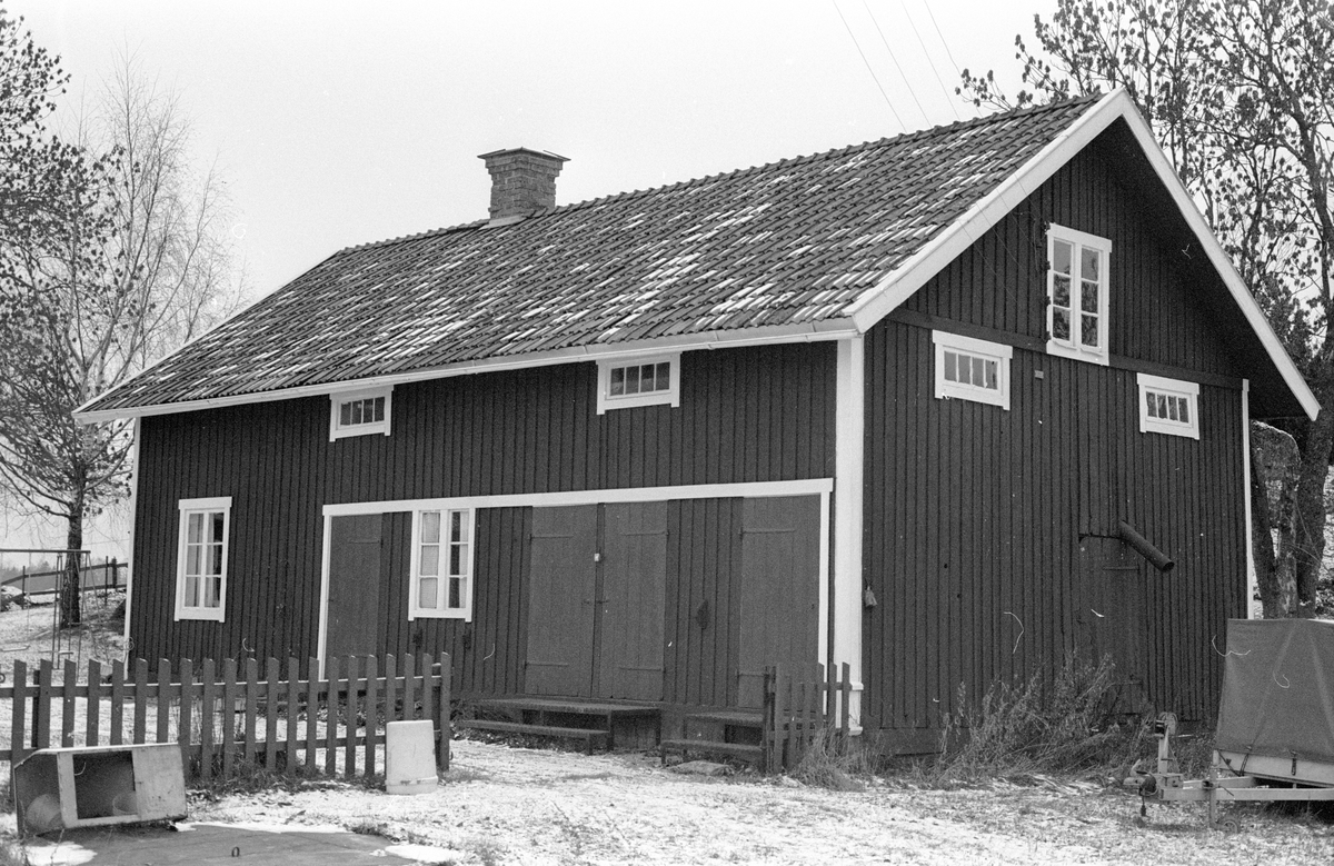 Magasin med drängkammare, Bergesta, Hagby 3:2 och 4:2, Hagby socken, Uppland 1985
