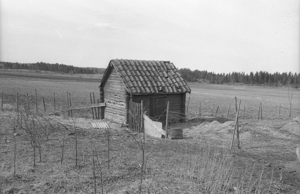 Rustbod, Västergården, Solvalla 1:13, Solvalla, Faringe socken, Uppland 1988