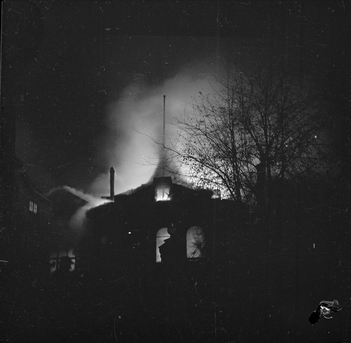 Restaurang Rullan brinner, kvarteret Frigg, Kungsgatan, Uppsala 1946