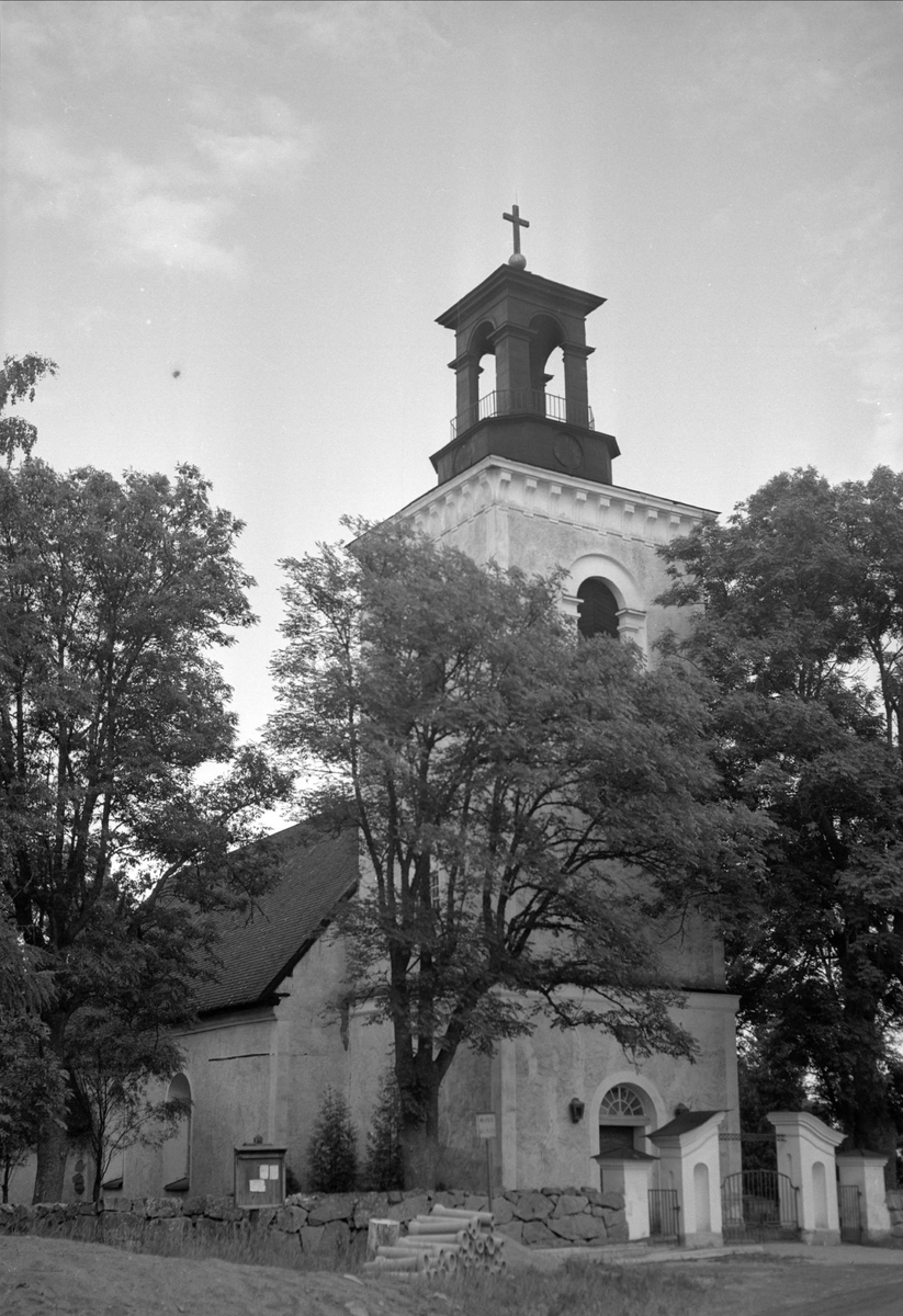 Frösthult kyrka, Frösthult socken, Uppland