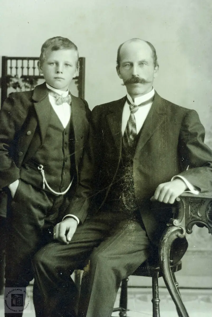 Portrett av far og sønn, Olav, og Aanen Verdal. Grindheim Audnedal.