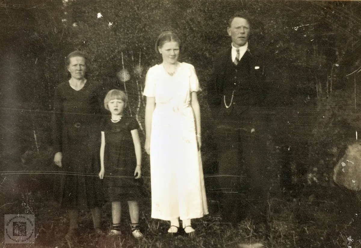 Familiebilde av familien Høyland. Konsmo.