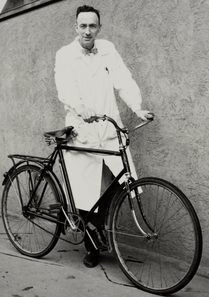 Rasmus Rasmussen med en "The World" sykkel