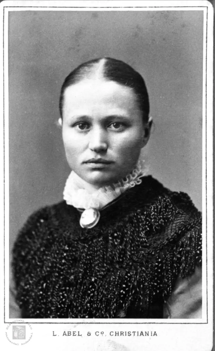 Portrett av Gunnhild Søreine Diesen, Heddeland Øyslebø.