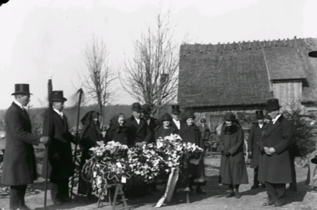 Begravningsfölje. Begravning i Langhult. Einar Larsson Ekerö, Justus