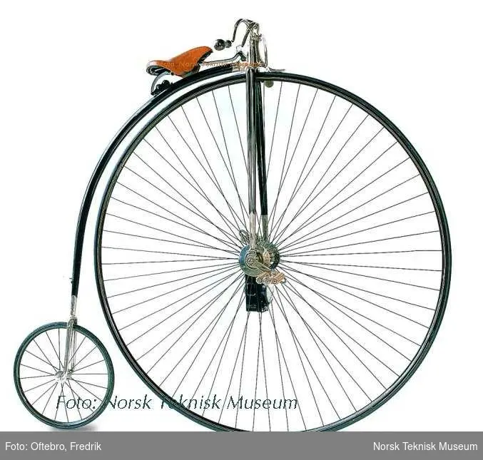 Sykkeltype kalt "Veltepetter" eller "Ordinary Cycle" fra ca.1885. Kompakt gummi rundt hjulets omkrets. 