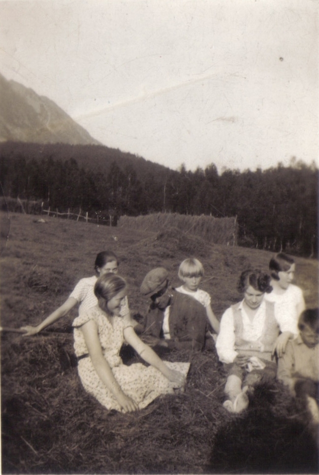 Samling fotografier etter Olga Beldo f. Eliassen