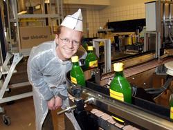 Konservator Dag K. Andreassen under feltarbeid hos Peter Möl