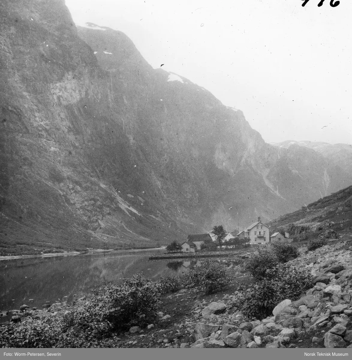 Fjord og fjellandskap i Gudvangen