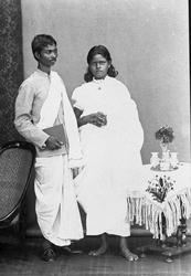 En kristen og hans hustru, Santalistan, India.