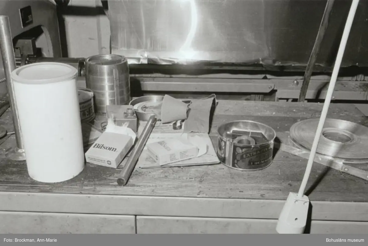 Noteringar som medföljde bilden: "AB Elis Luckeys konservfabrik, Lysekil. 1979.
Foto: Ann-Marie Brockman. 1979."

Tidigare nr: UMFA54170: