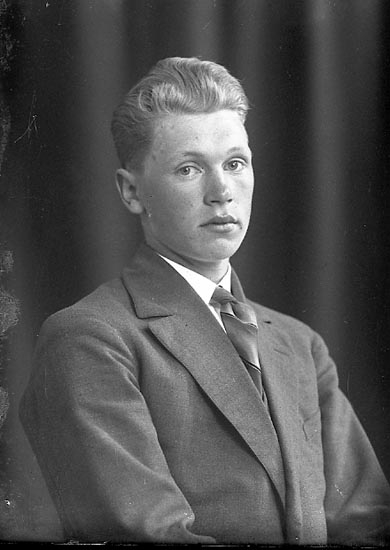 Enligt fotografens journal nr 3 1916-1917: "Ahlqvist, Karl Söbacken Här".