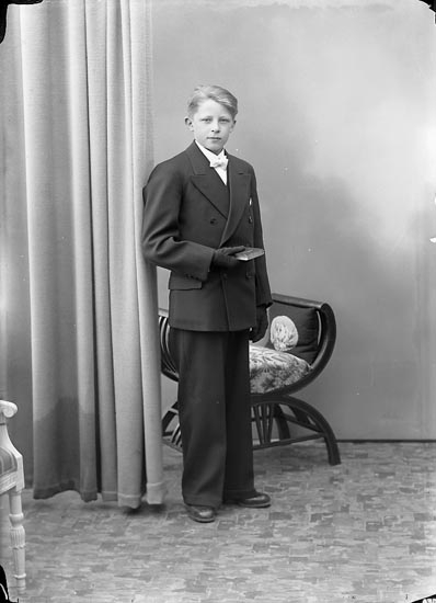 Enligt fotografens journal nr 6 1930-1943: "Wilhelmsson, Folke Kläpp Ödsmål".