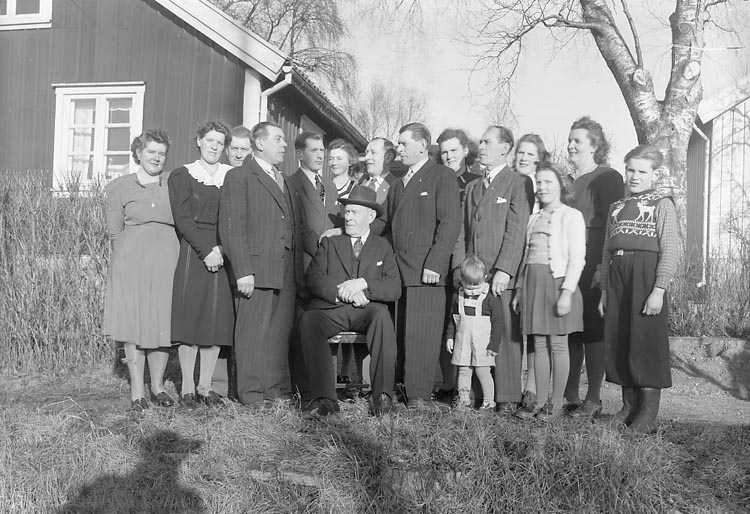 Enligt fotografens journal nr 7 1944-1950: "Brant, Familjerna Stenungsund".