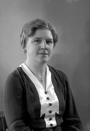 Enligt fotografens journal nr 6 1930-1943: "Borgås, Fru Anna Hjälteby".
