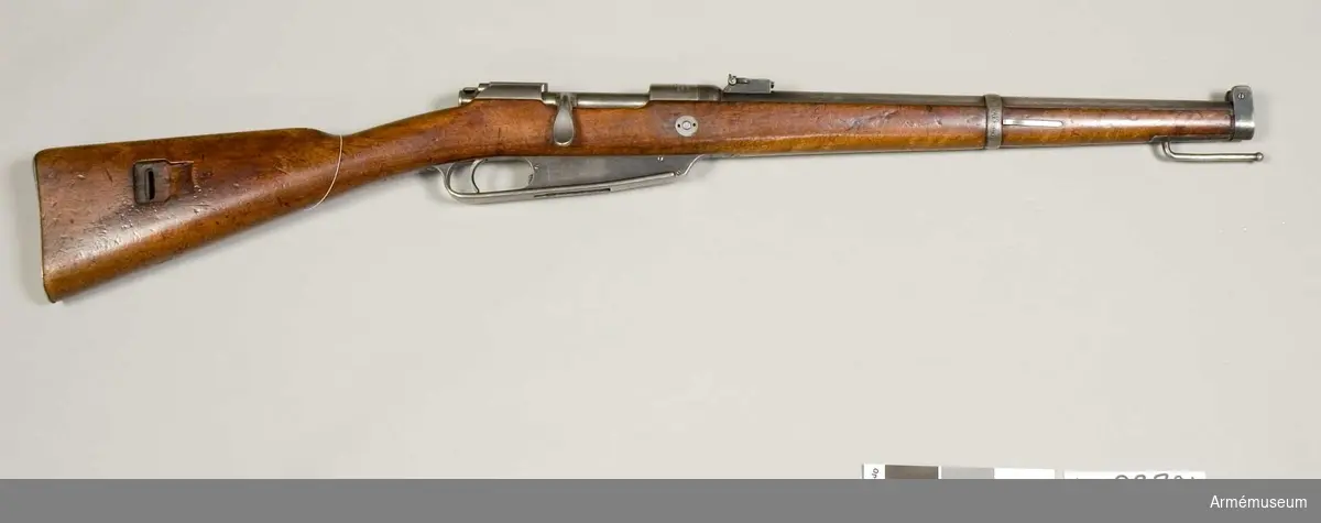 Grupp E II.
Karbin m/1891 med magasin för specialvapen.