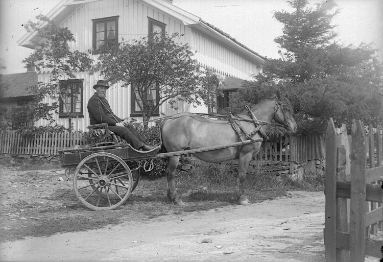 Enligt fotografens journal nr 1 1904-1908: "Rutgersson, Vulseröd Jörlanda".