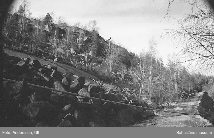 Bohusläns samhälls- och näringsliv. 2. STENINDUSTRIN.
Film: 8

Text som medföljde bilden: "Detaljbilder: Käringhultet. April -77."