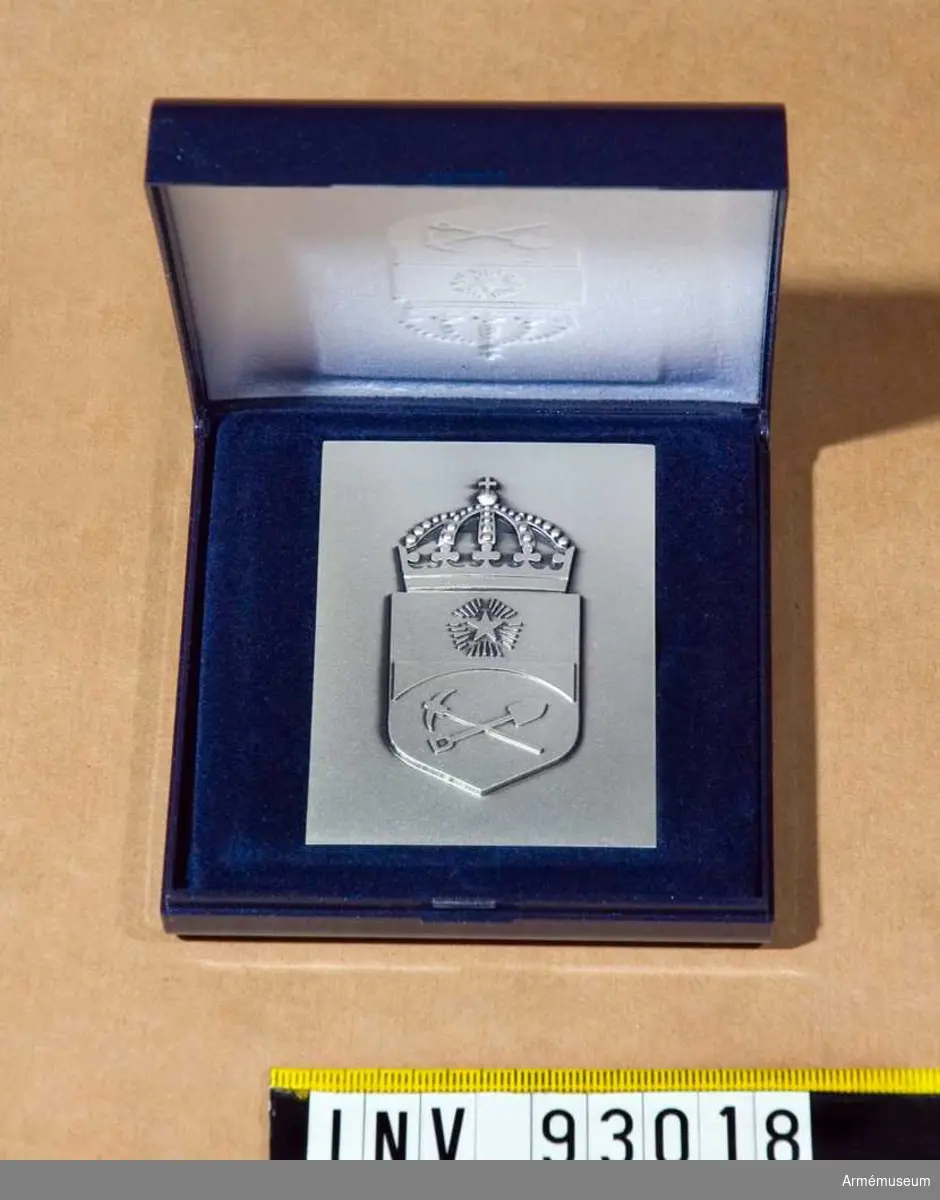 Plakett i silver med BRB emblem 1969.