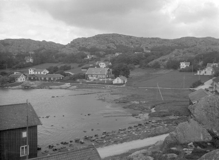 Enligt senare noteringar: Nösund från berget och bryggan. 18 Augusti 1927.