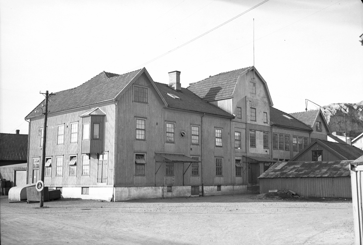 Text till bilden: "Lyckeys fabrik. 1948.07"








