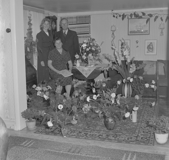 Text till bilden: "Fru Ekblad, Bansviksgatan 12. 50 år.
1957.08.23"