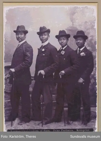 Kung Chulalongkorn av Siam med tre av prinsarna på besök i Sverige 1897.