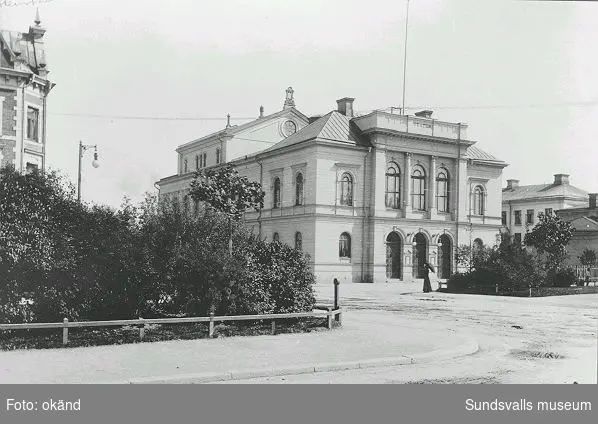 Sundsvalls Teater i korsningen Ö Esplanaden-Köpmangatan. Esplanaden 19.