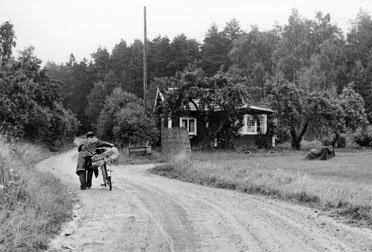 Cykelåkande lantbrevbärare Ruben Carlsson ute på turen.