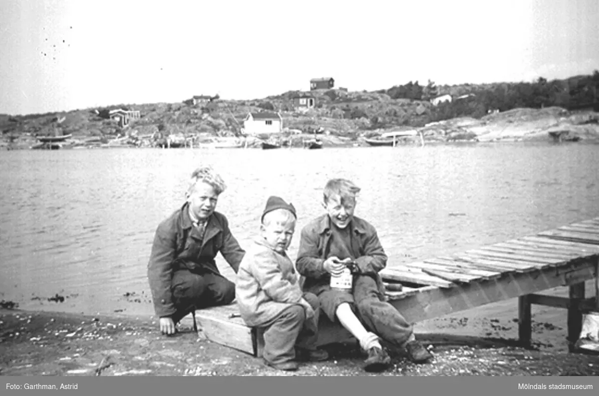 Tidigt 1950-tal på våren vid Näset. Från vänster: Örjan Stoltz samt bröderna Alf och Leif Garthman.