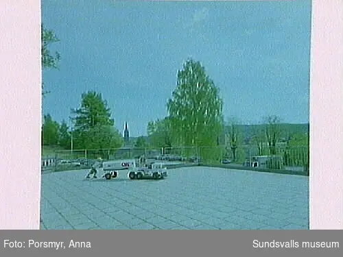 Högtidlighållande av Sundsvalls arbetarkommuns 100-årsjubileum, i Folkets Park. Huvudtalare var Socialdemokratiska Arbetarepartiets f.d. partisekreterare Sten Andersson.
