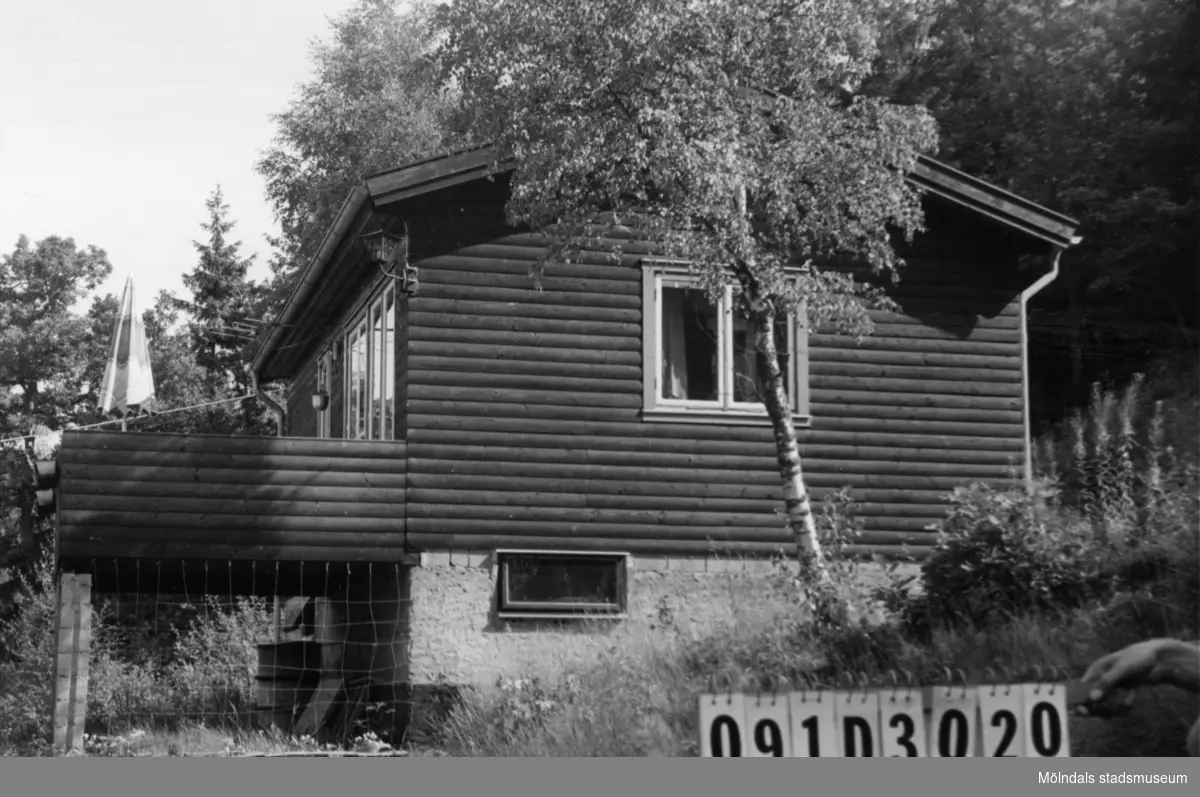 Byggnadsinventering i Lindome 1968. Ranered 1:51.
Hus nr: 091D3020.
Benämning: fritidshus.
Kvalitet: mycket god.
Material: trä.
Tillfartsväg: framkomlig.
Renhållning: ej soptömning.