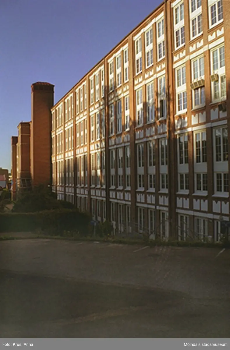 Kängurun 18 - Krokslätts fabriker f. d. Spinneriet från nordost, del av fasad.