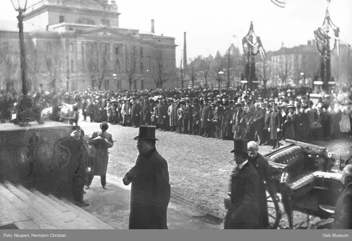 president Roosevelts besøk, ankomst Universitetet, æresdoktorpromosjon, publikum, Nationaltheatret