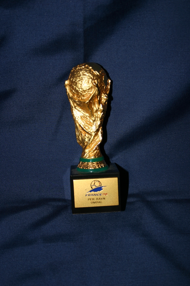Trofé i miniatyr til VM i fotball 1998 i Frankrike.