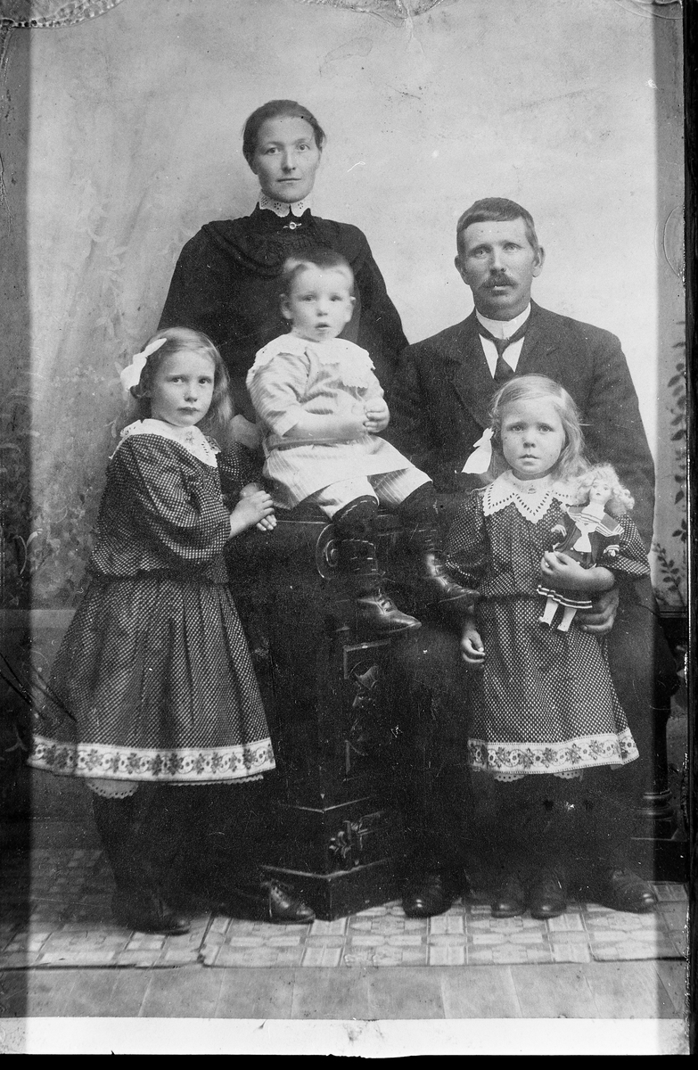 Samuel Tveitane med familie