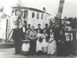 Mannskapet på D/S "Turisten" i Marker St. Hans 1902. Fotogra