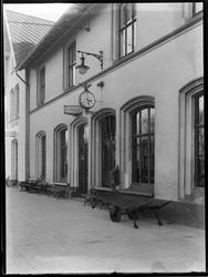 Sarpsborg jernbanestasjon, eksteriør, restaurant, klokke,