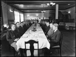 Borregaaards ansatte i festlig lag. Cellullfunksjonærer på F