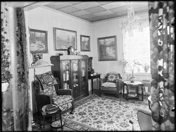 Interiør fra kjøpmann Ole Slorers hjem i Sarpsborg, 1954. 
