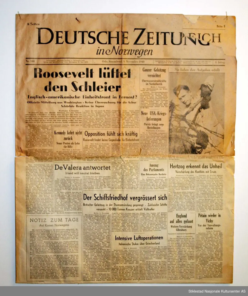 Avisen Deutche Zeitung (in Norwegen) på fire sider  i fullformat. Utgitt tidlig vinter 1940. Illustrert med bilder.